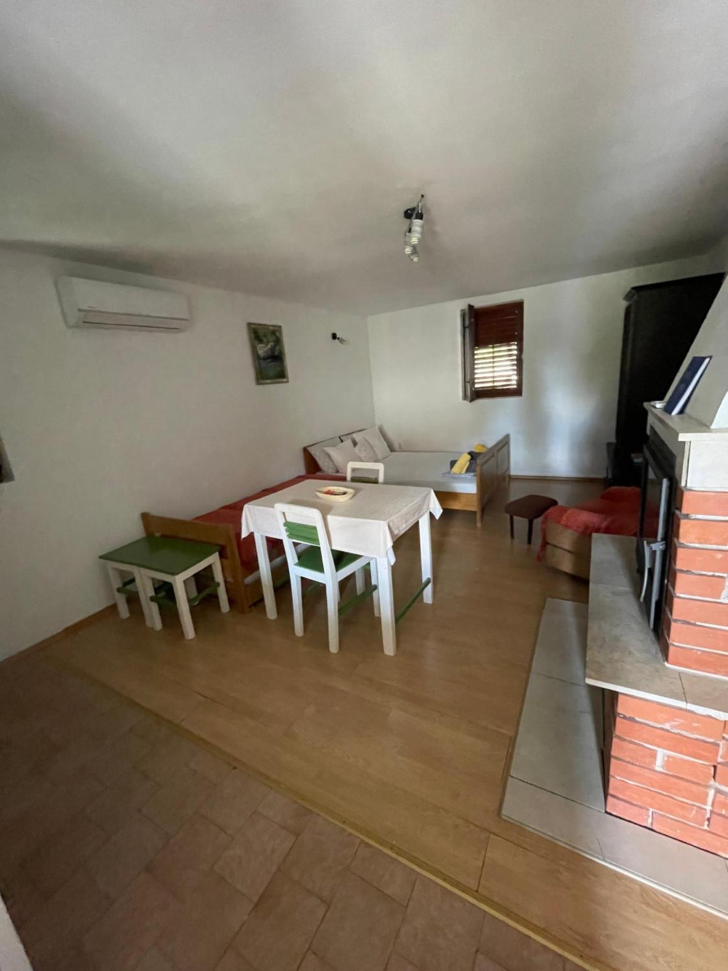 Apartment Zola Gornji Karin Zewnętrze zdjęcie